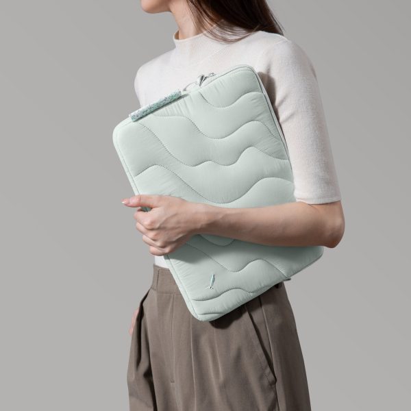 Second image of TÚI CHỐNG SỐC TOMTOC (USA) TERRA-A27 SLEEVE KIT MACBOOK/LAPTOP 14″ – A27D2